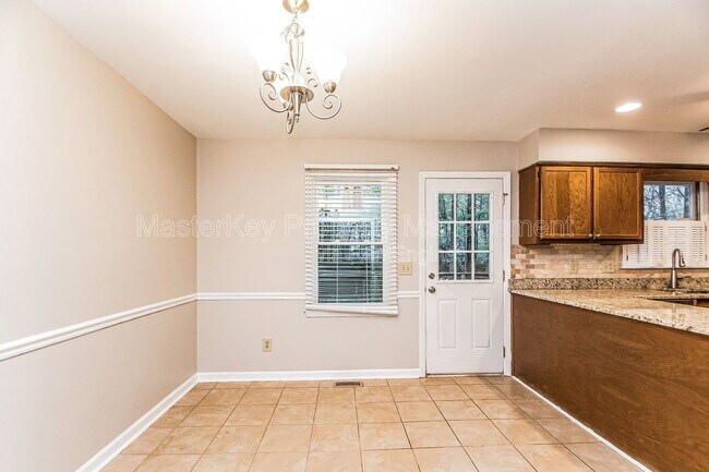 Building Photo - 407 E Dynasty Dr