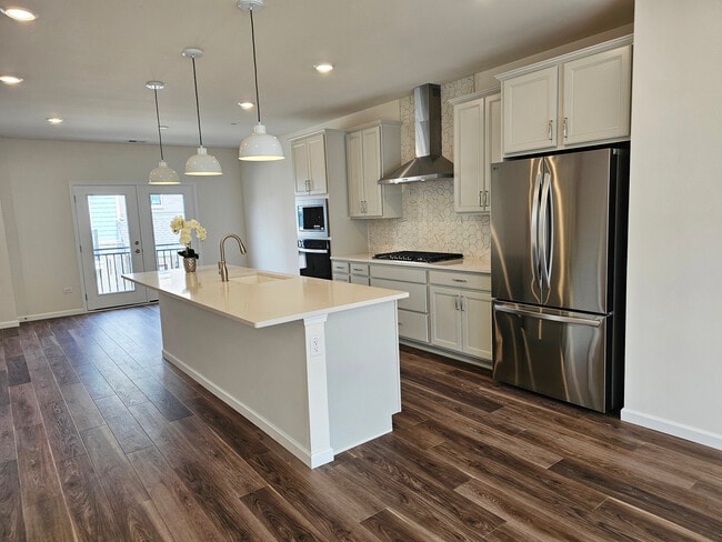 Building Photo - 6303 Sandbelt Dr