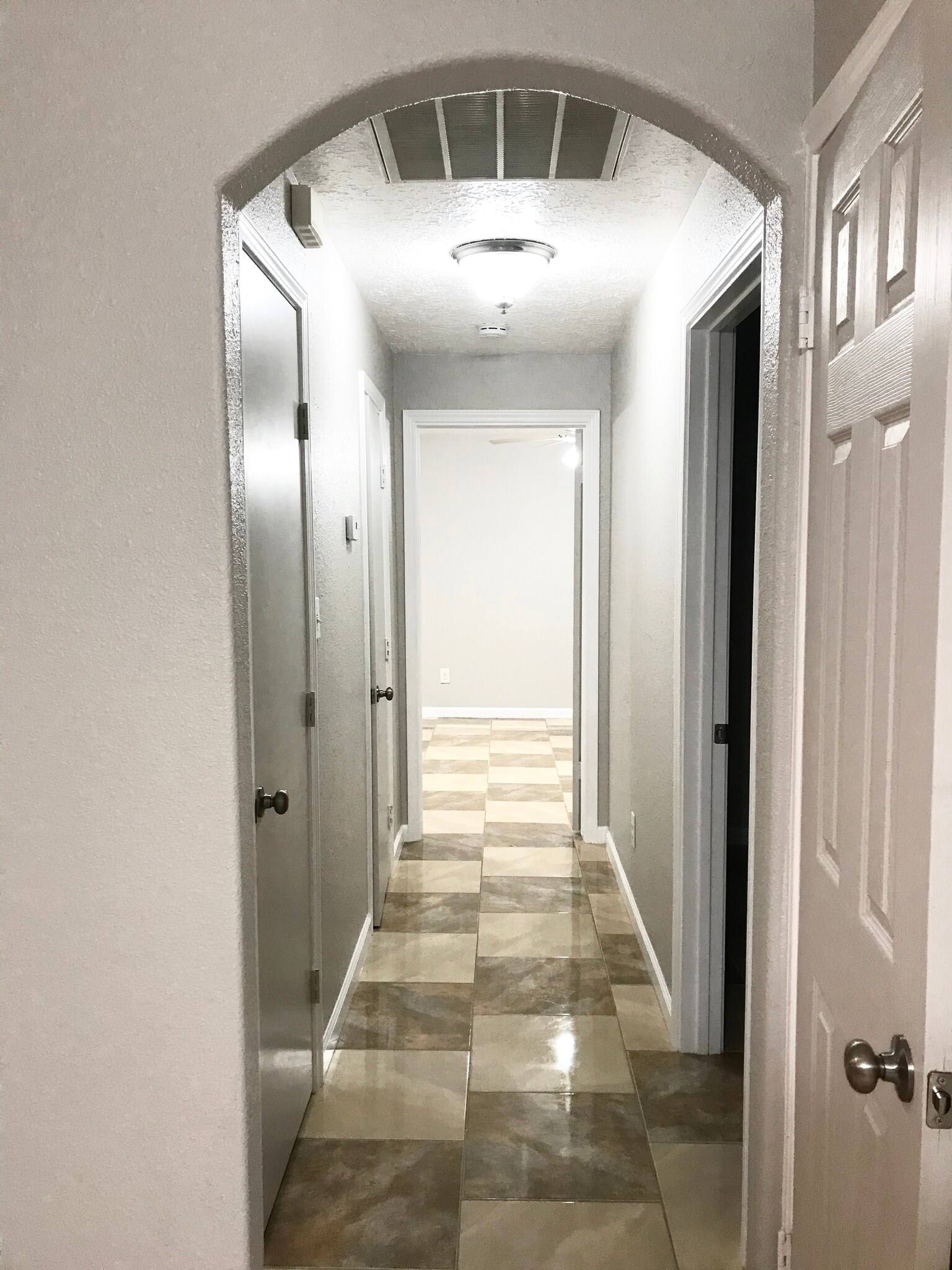 Building Photo - 3620 Mirror Ct
