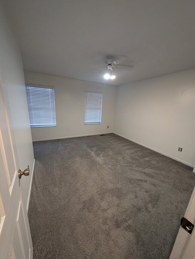 Building Photo - 53 Brenton Dr
