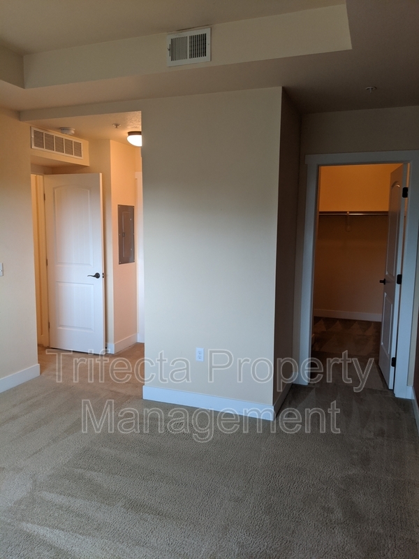 Building Photo - 2445 Windrow Dr
