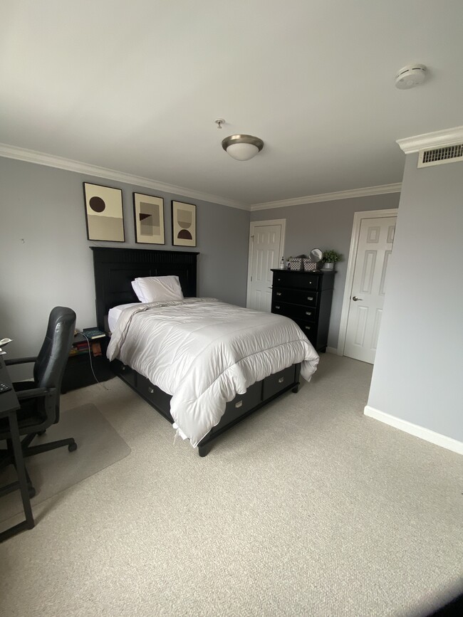 Building Photo - 1417 Newton St NW