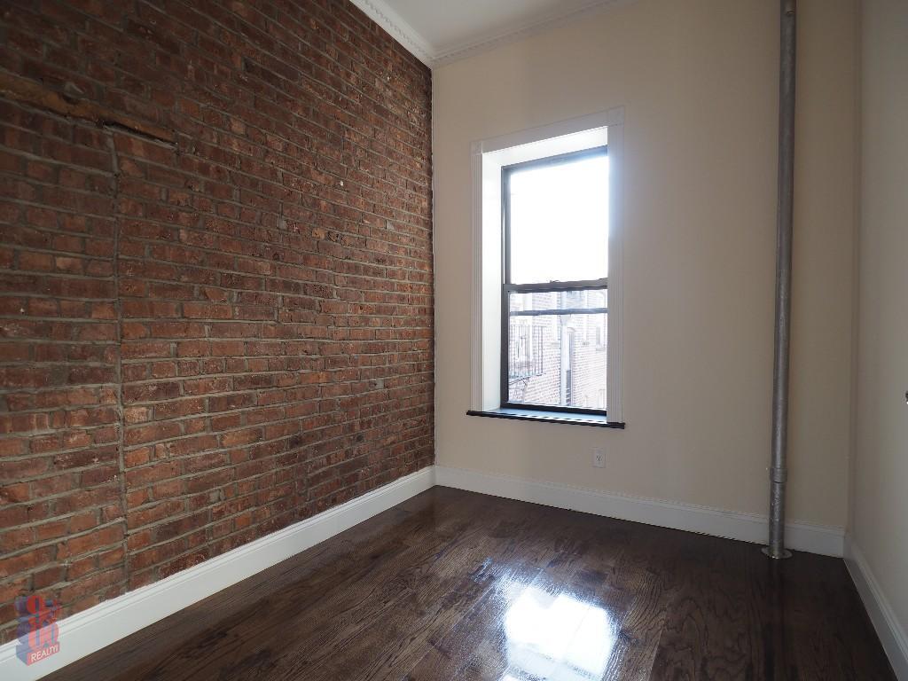 Building Photo - 314 E 106th St