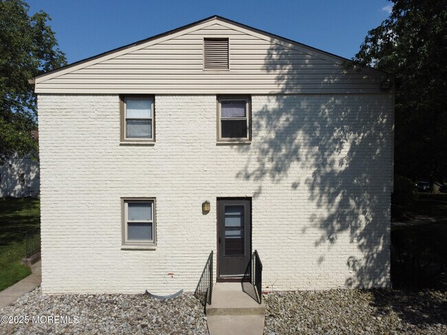 Building Photo - 440 Cross Rd
