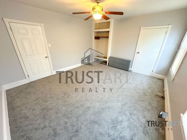 Building Photo - 437 Markle St