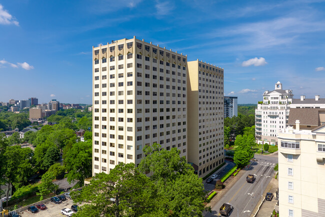 Building Photo - 2479 Peachtree Rd