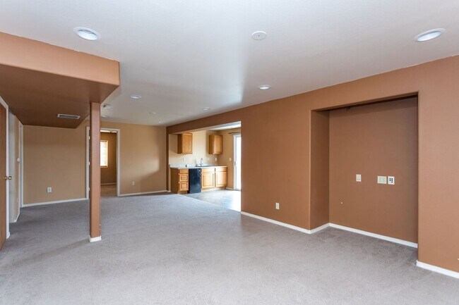 Building Photo - 1130 Pond Side Dr