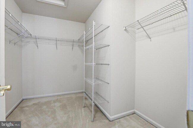 Building Photo - 6177 Derring St