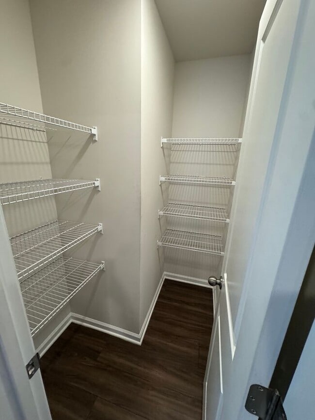 Building Photo - Beautiful 5 Bedroom Spacious Home