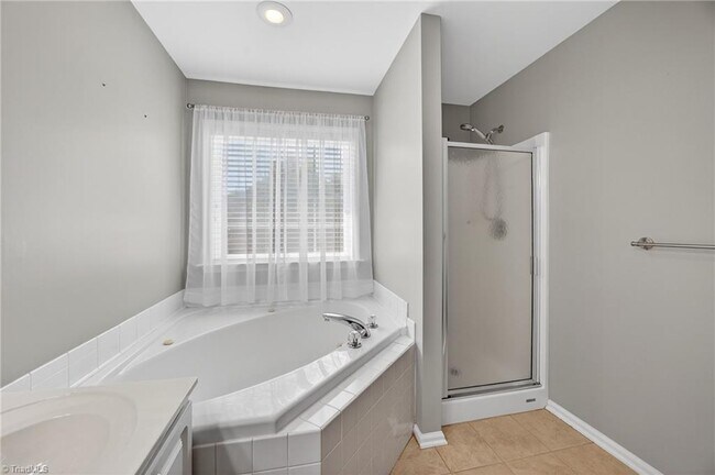 Building Photo - 4018 Berkshire Ct