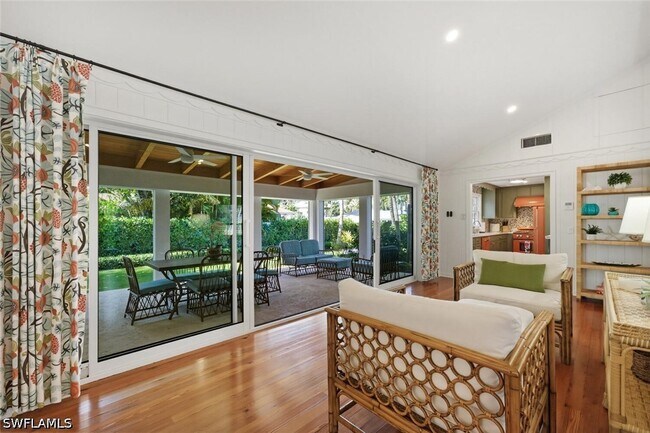 Building Photo - 92 10th Ave S