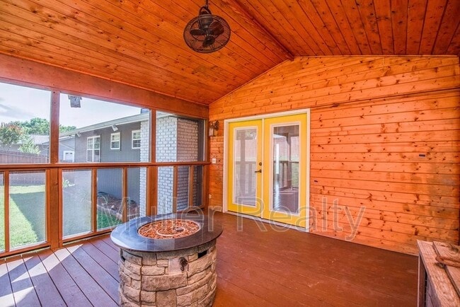 Building Photo - 10837 Dineen Dr