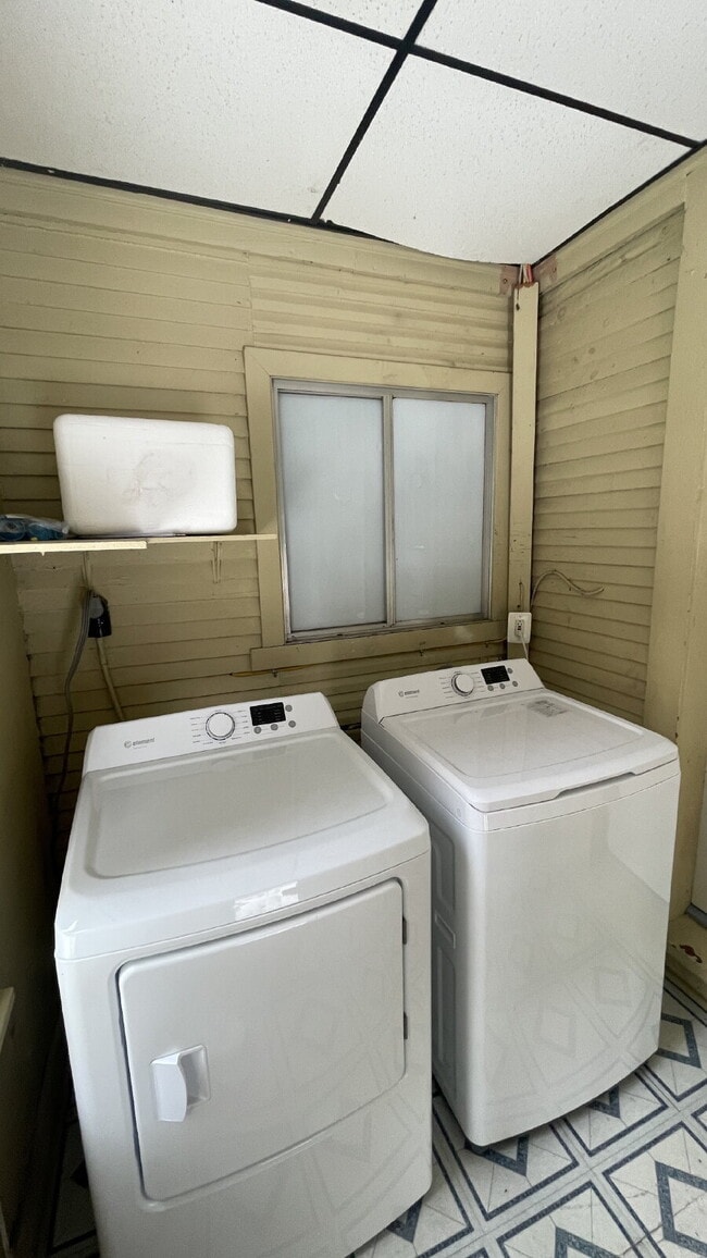 Building Photo - Spacious 3-Bedroom in Bellevue – Minutes from Downtown Pittsburgh!