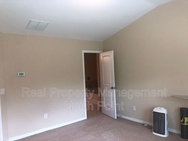 Building Photo - 1175 Hampton Oaks Dr