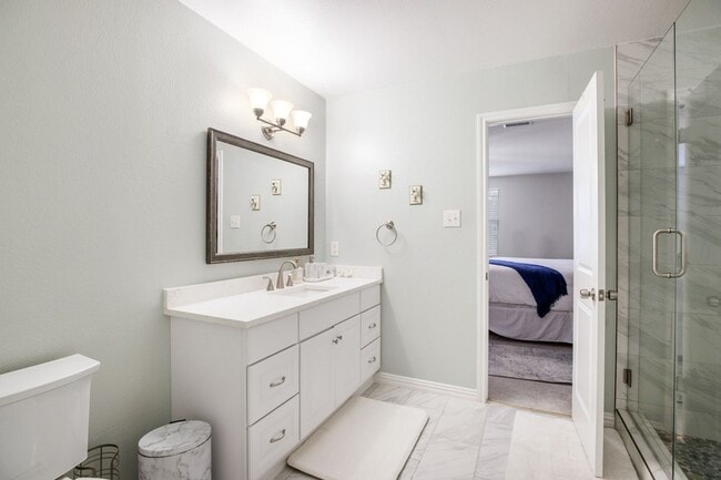 Building Photo - 9601 Euclid Dr