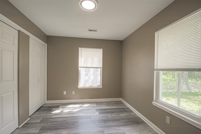 Building Photo - 6905 E 112th St