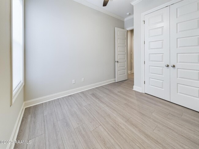 Building Photo - 114 Sandstone Ave