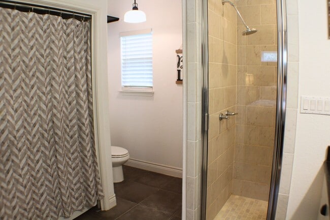 Building Photo - CANYON LAKE HILLS