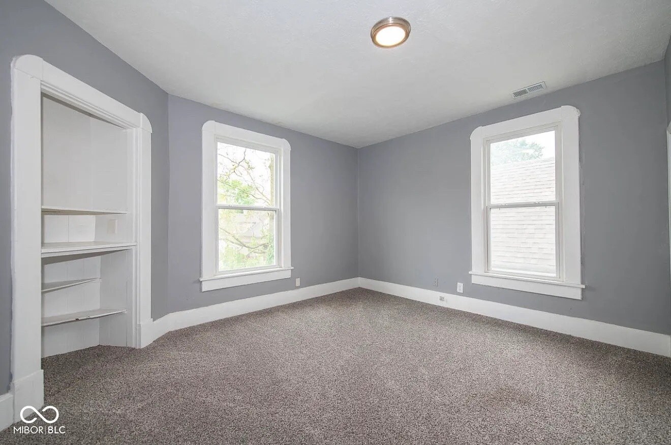 Building Photo - 246 N Beville Ave
