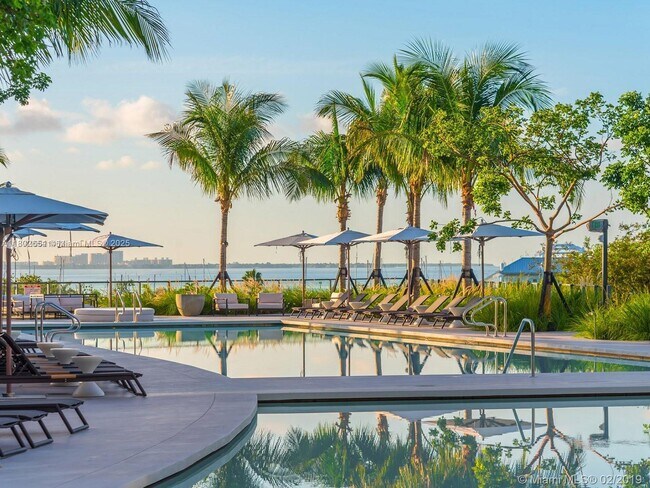 Building Photo - 2831 S Bayshore Dr