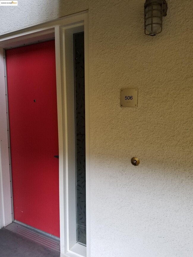 Building Photo - 311 Oak St