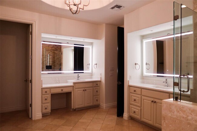 Building Photo - 7228 Oak Shores Dr
