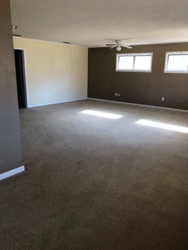 Building Photo - 1204 Waller Ave