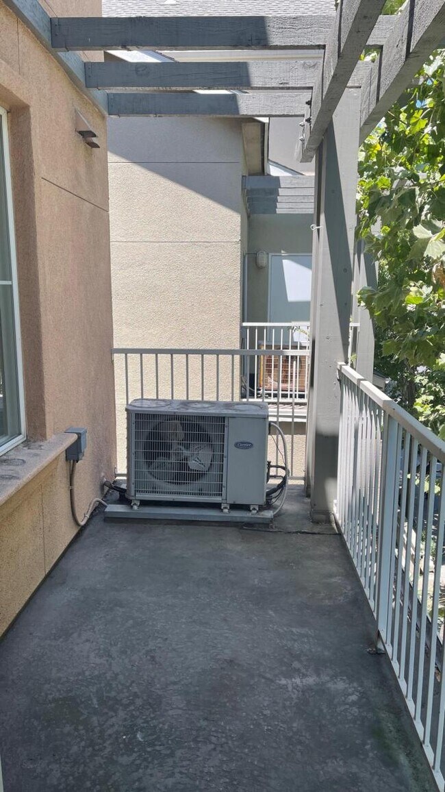 Building Photo - 2255 Showers Dr