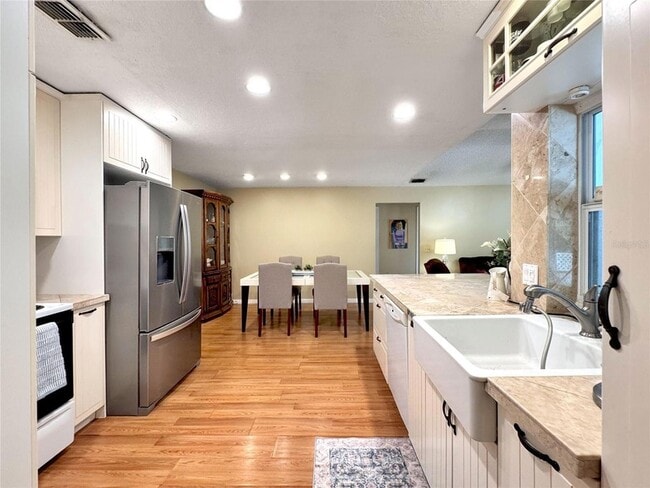 Building Photo - 1135 Colony Arms Dr