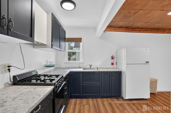Building Photo - 127 S Pine Ave