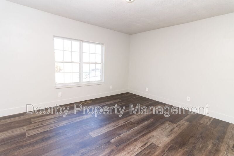 Building Photo - 506 Deck Dr