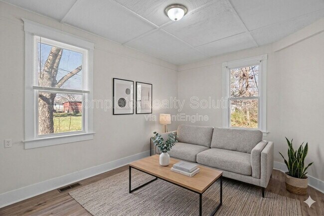 Building Photo - 6811 Etzel Ave