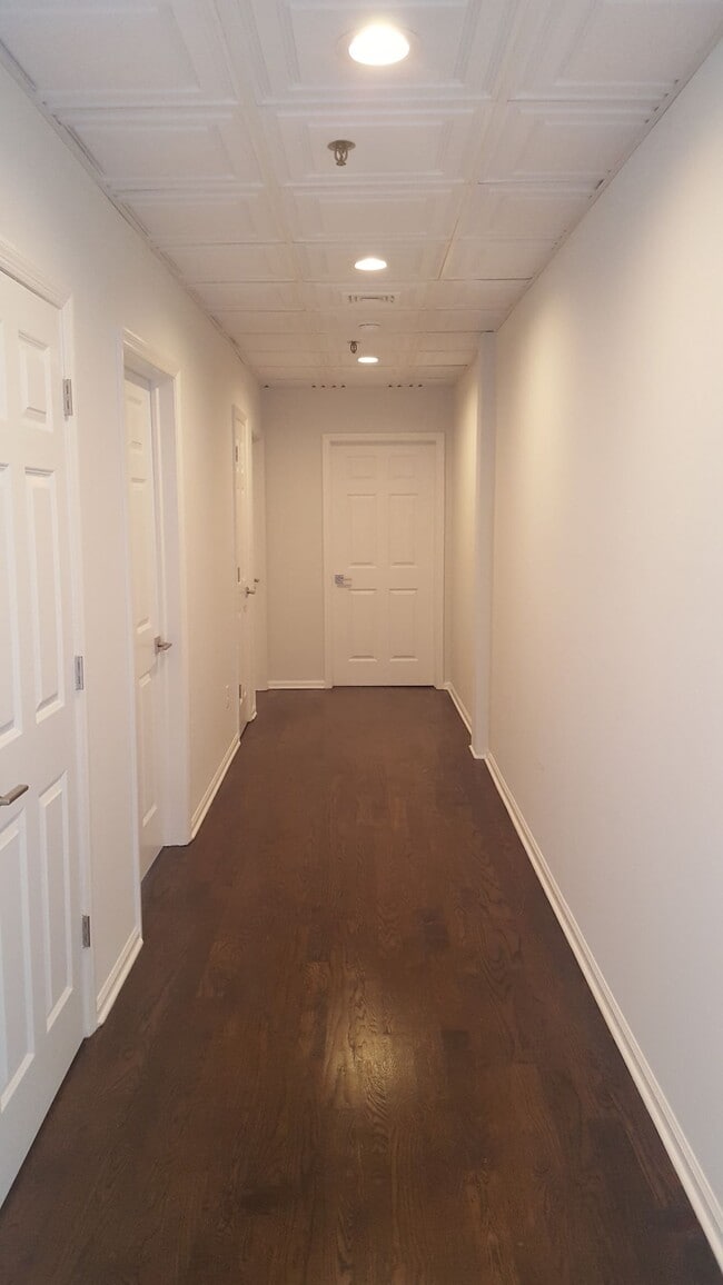 Building Photo - 331 Bloomfield Ave