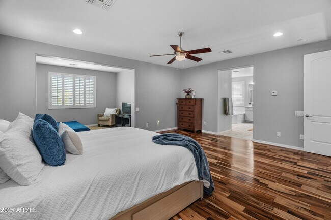 Building Photo - 3603 E Salter Dr
