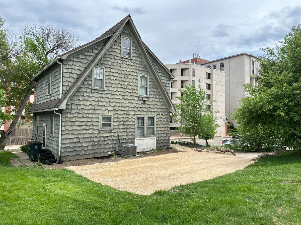 Building Photo - 710 S Mills St