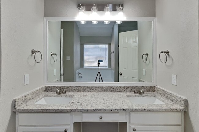 Building Photo - 10726 Perigrine Dr