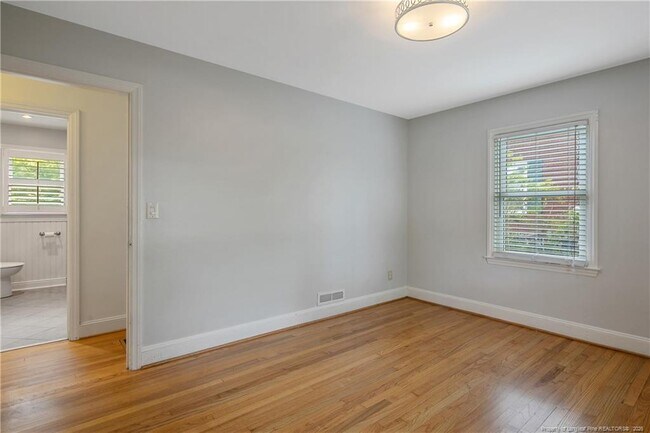 Building Photo - 415 Vista Dr