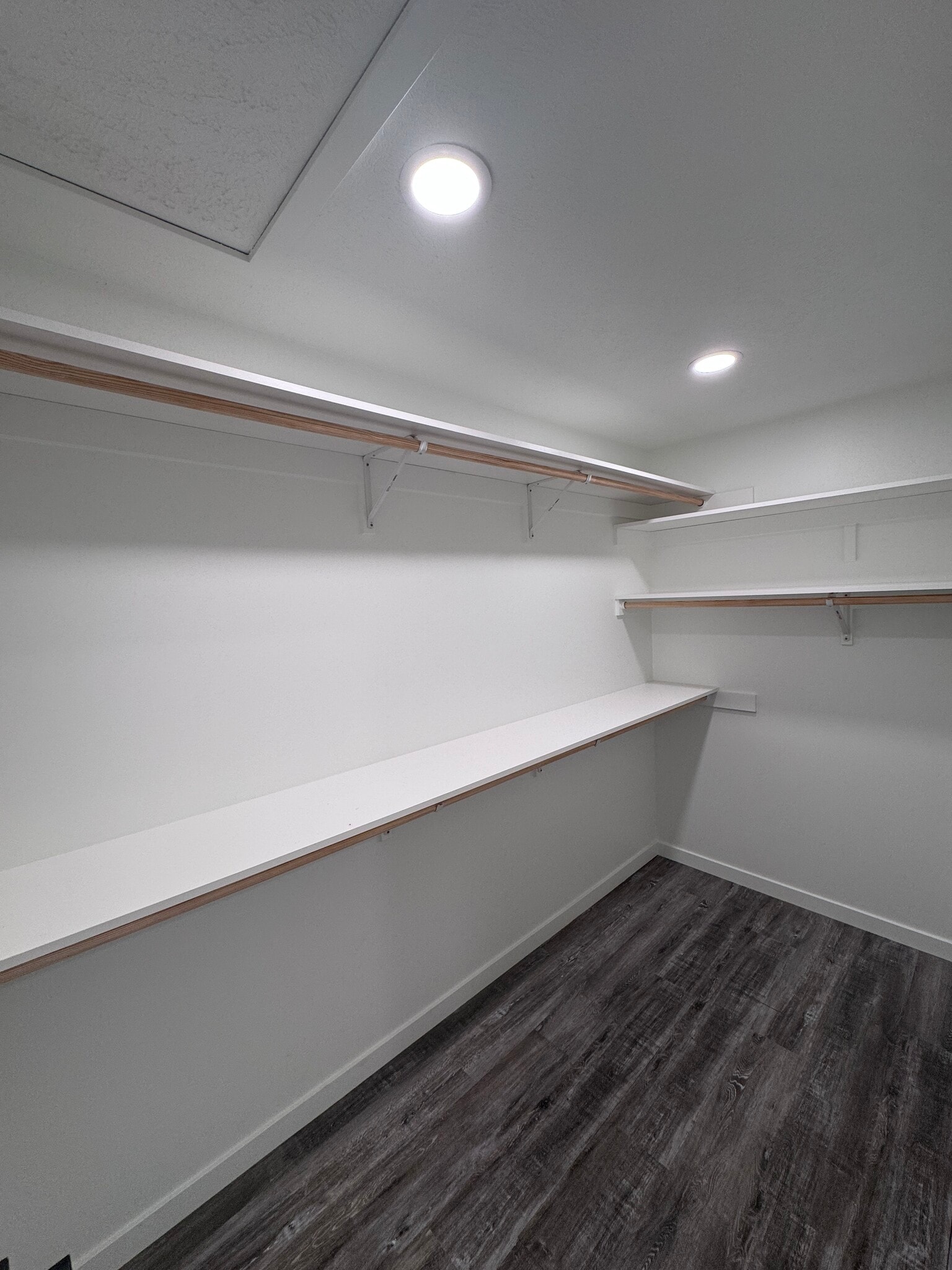 Building Photo - 202 E Plum St