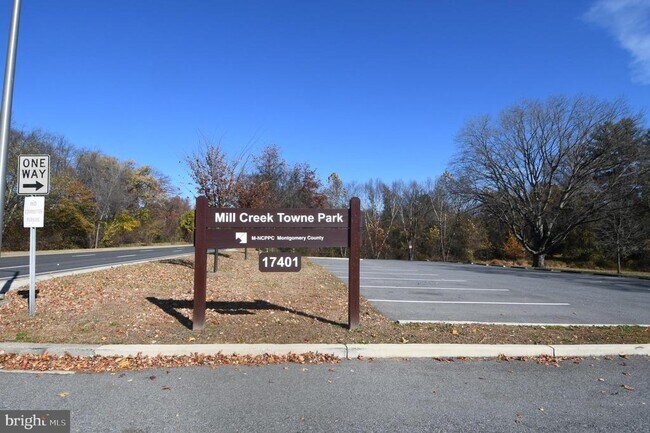 Building Photo - 7812 Briardale Terrace