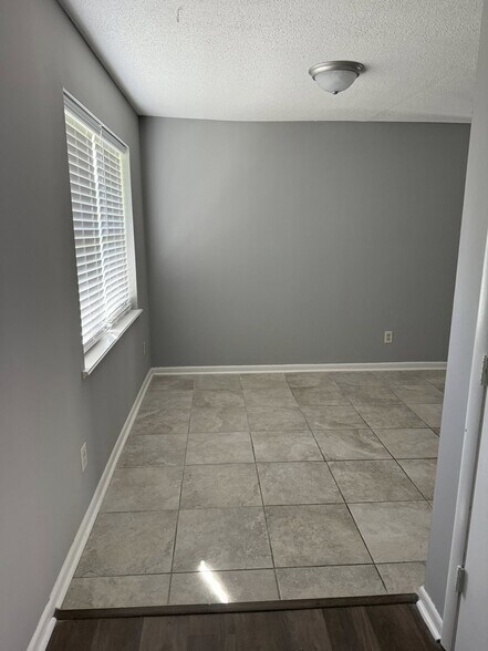 Building Photo - 132 Circle Dr