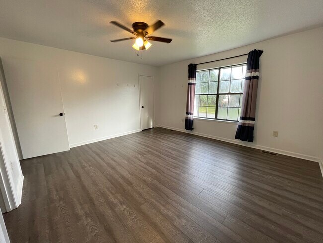Building Photo - 76 Glenbrook Dr