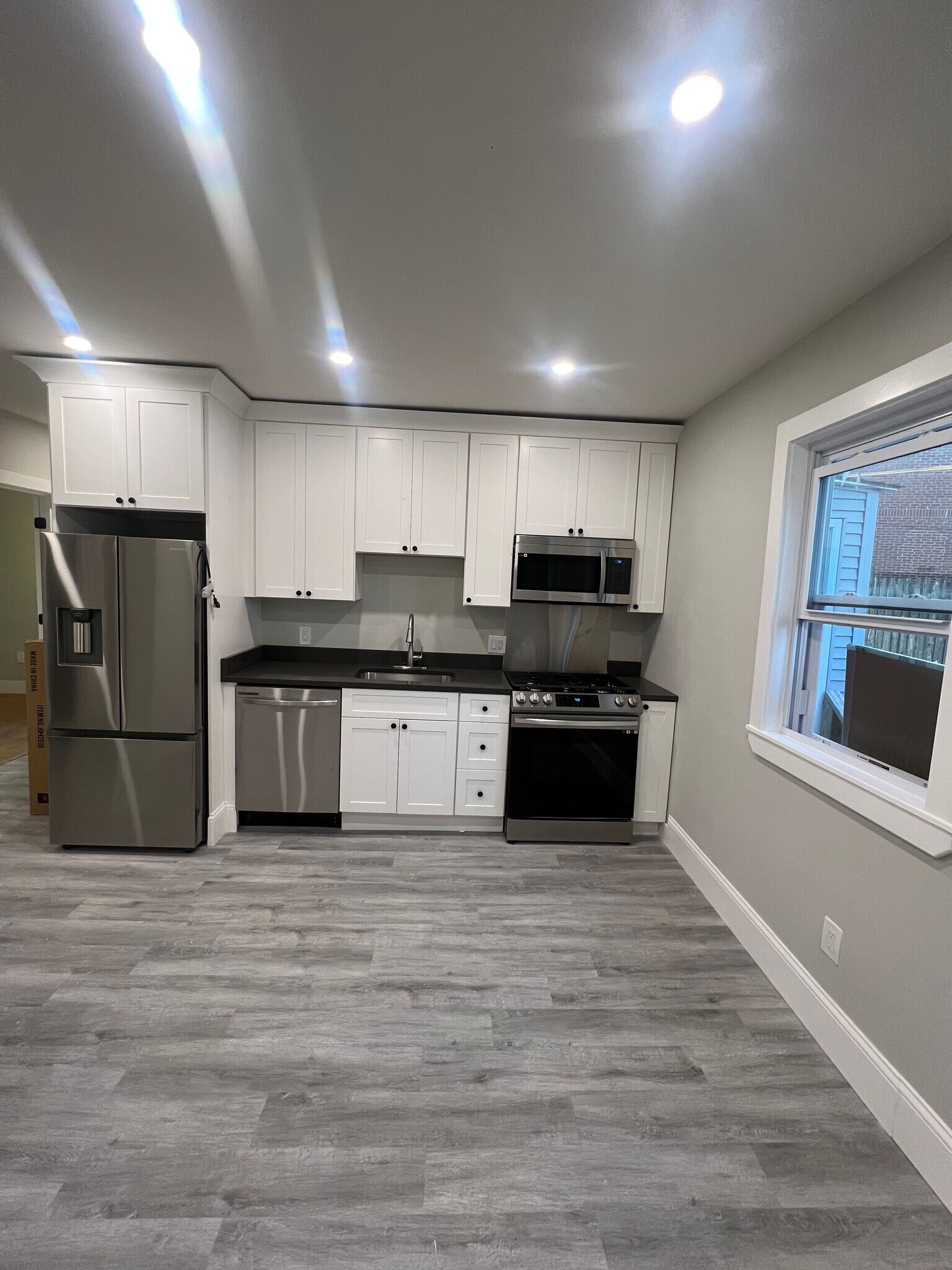 Building Photo - 42 Irwin St