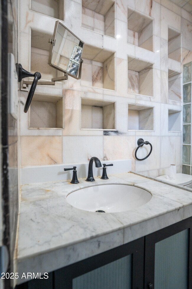 Building Photo - 3844 W Lupine Ave