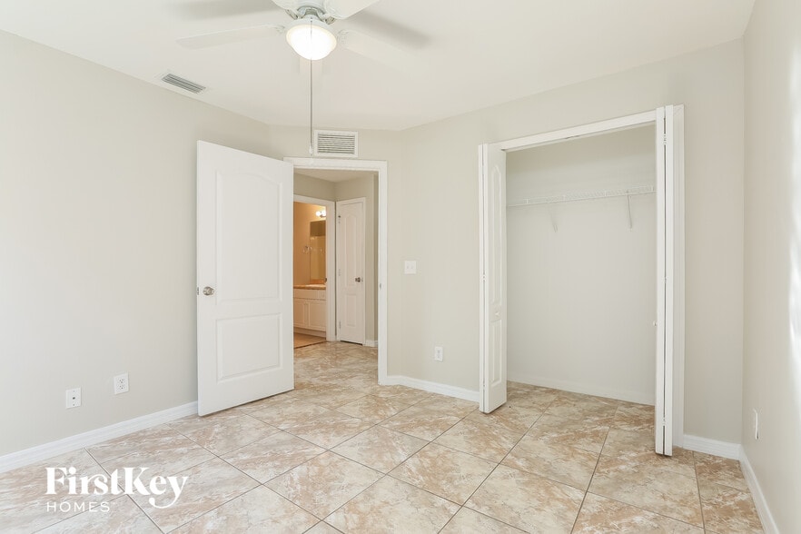 Building Photo - 538 Flamingo Ave S