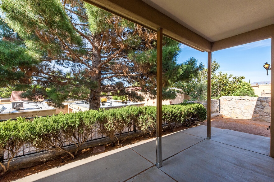 Building Photo - 2357 Saturn Cir