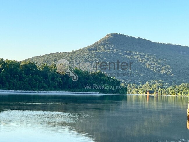 Building Photo - 3166 Waterfront Dr