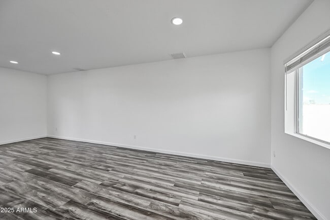 Building Photo - 5761 W Cholla St