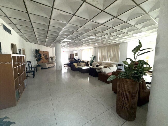 Building Photo - 9700 E Bay Harbor Dr