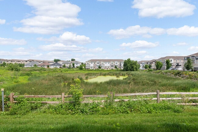 Building Photo - 848 Roselyn Dr
