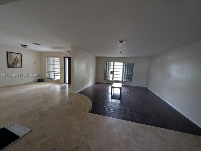 Building Photo - 1900 NE 186th St